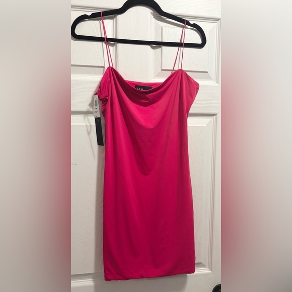 NWT Aritzia Ten By Babaton Illume Stretch Mini Dress Jazzy Red Large Brand New - Picture 4 of 9